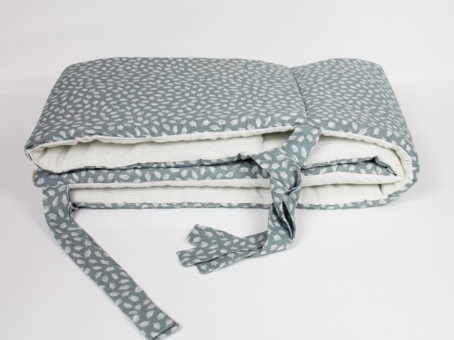 COT BUMPER FEATHER PRINTS